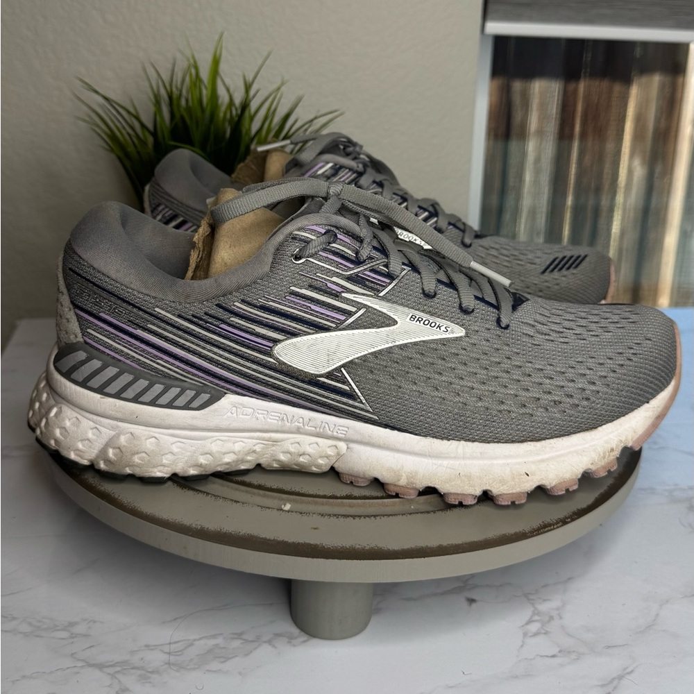 Brooks Adrenaline‎ GTS 22 Women’s Running Shoes Size 9.5 Gray Purple Supportive